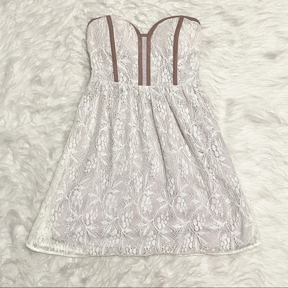 URBAN OUTFITTERS PINS AND NEEDLES Cream Lace Strapless Mini… - Picture 4 of 10